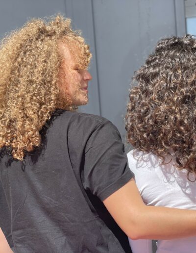 spécialiste cheveux frisés