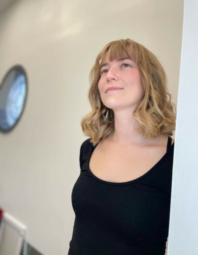 coupe carré femme pointes bouclées